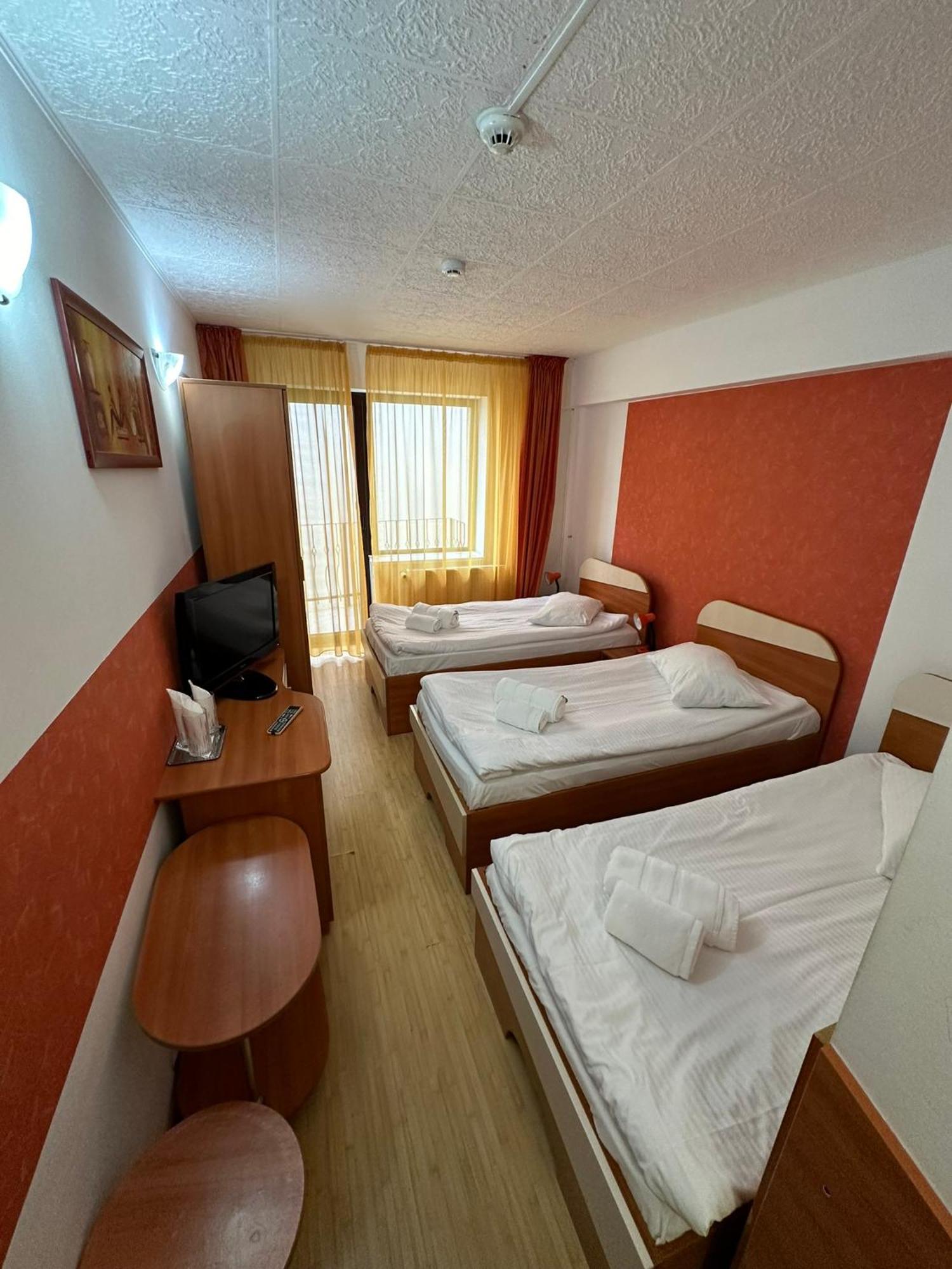 Restaurant Motel Dolorean Săcele Zewnętrze zdjęcie