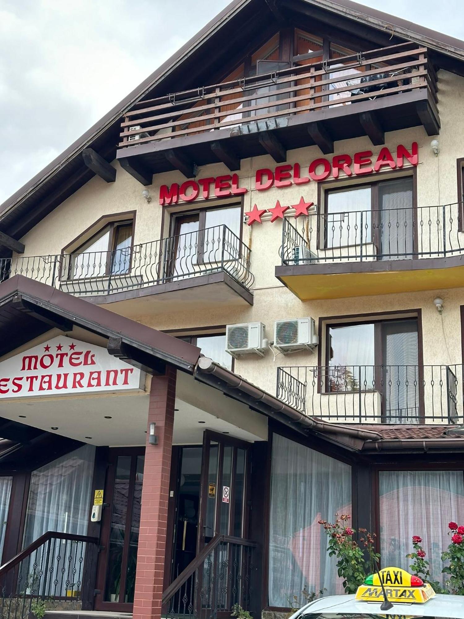 Restaurant Motel Dolorean Săcele Zewnętrze zdjęcie