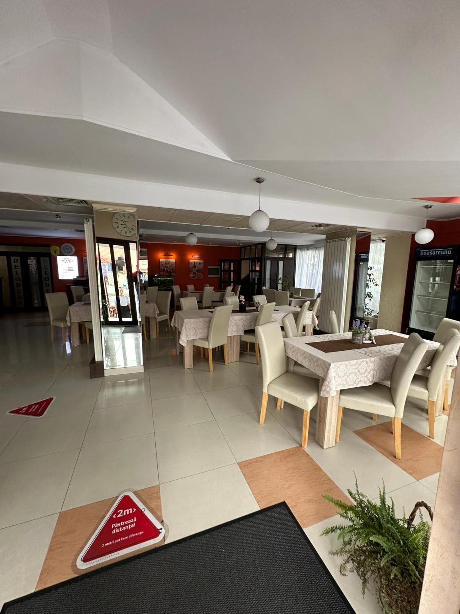 Restaurant Motel Dolorean Săcele Zewnętrze zdjęcie