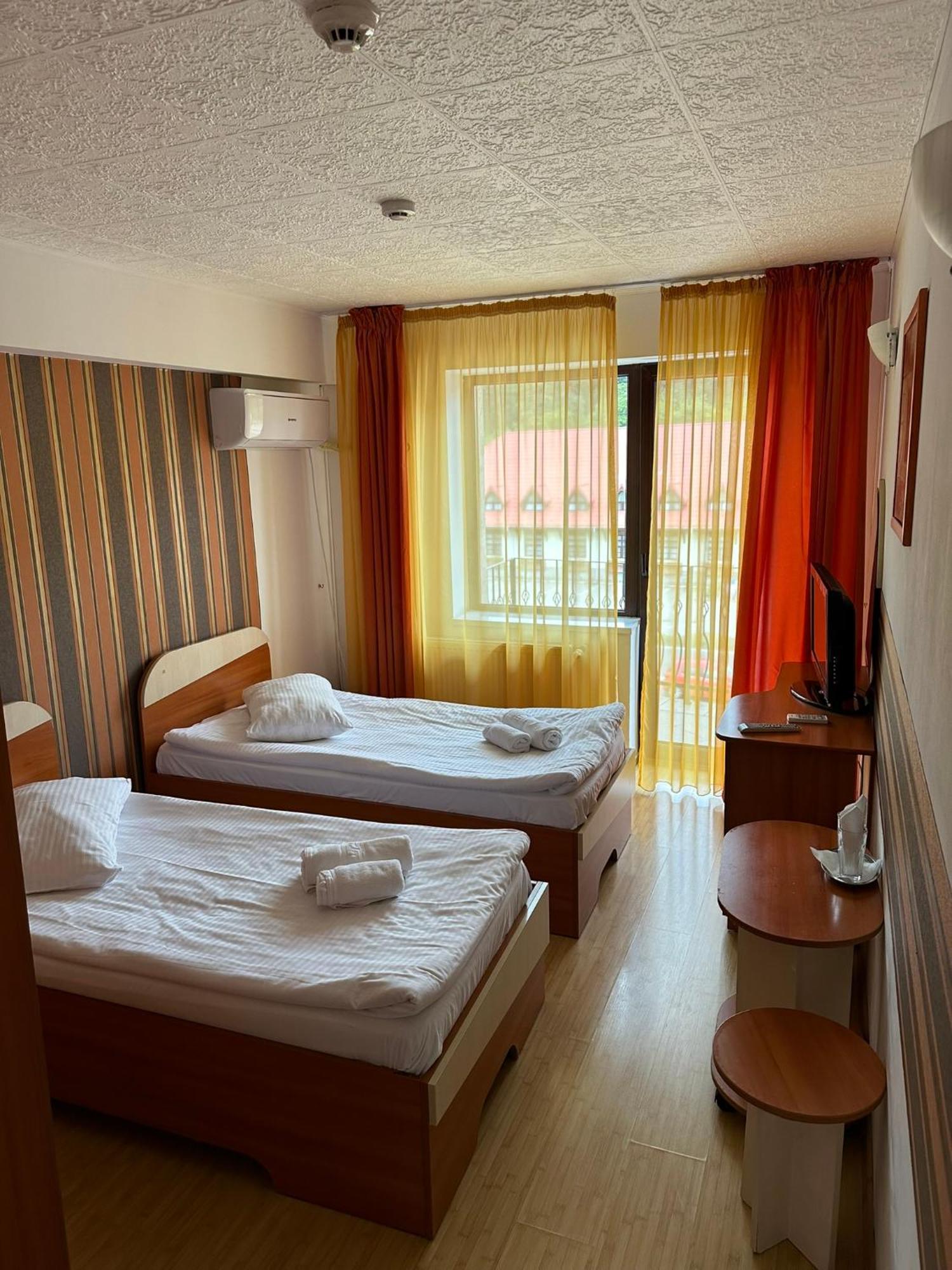 Restaurant Motel Dolorean Săcele Zewnętrze zdjęcie