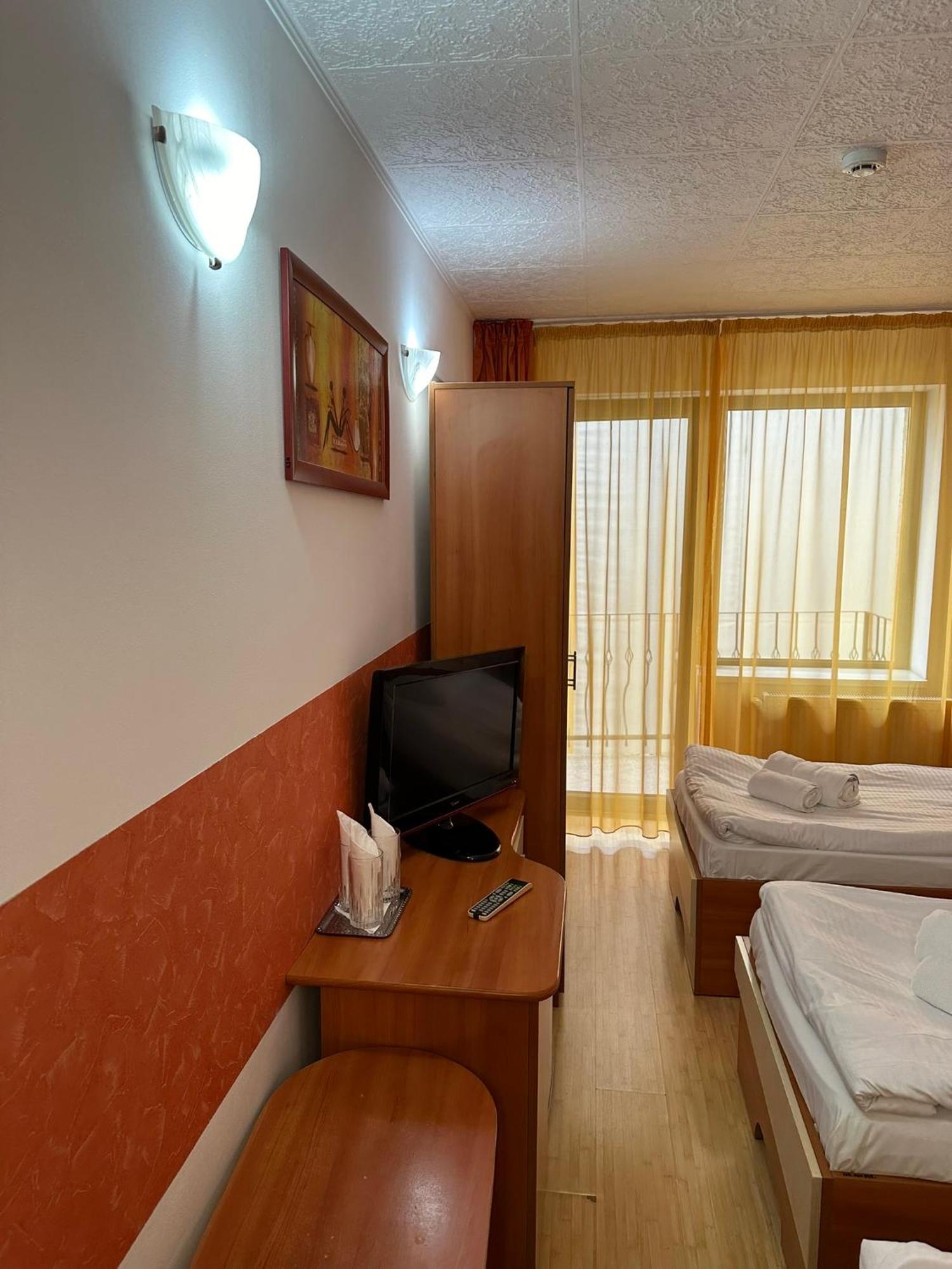 Restaurant Motel Dolorean Săcele Zewnętrze zdjęcie