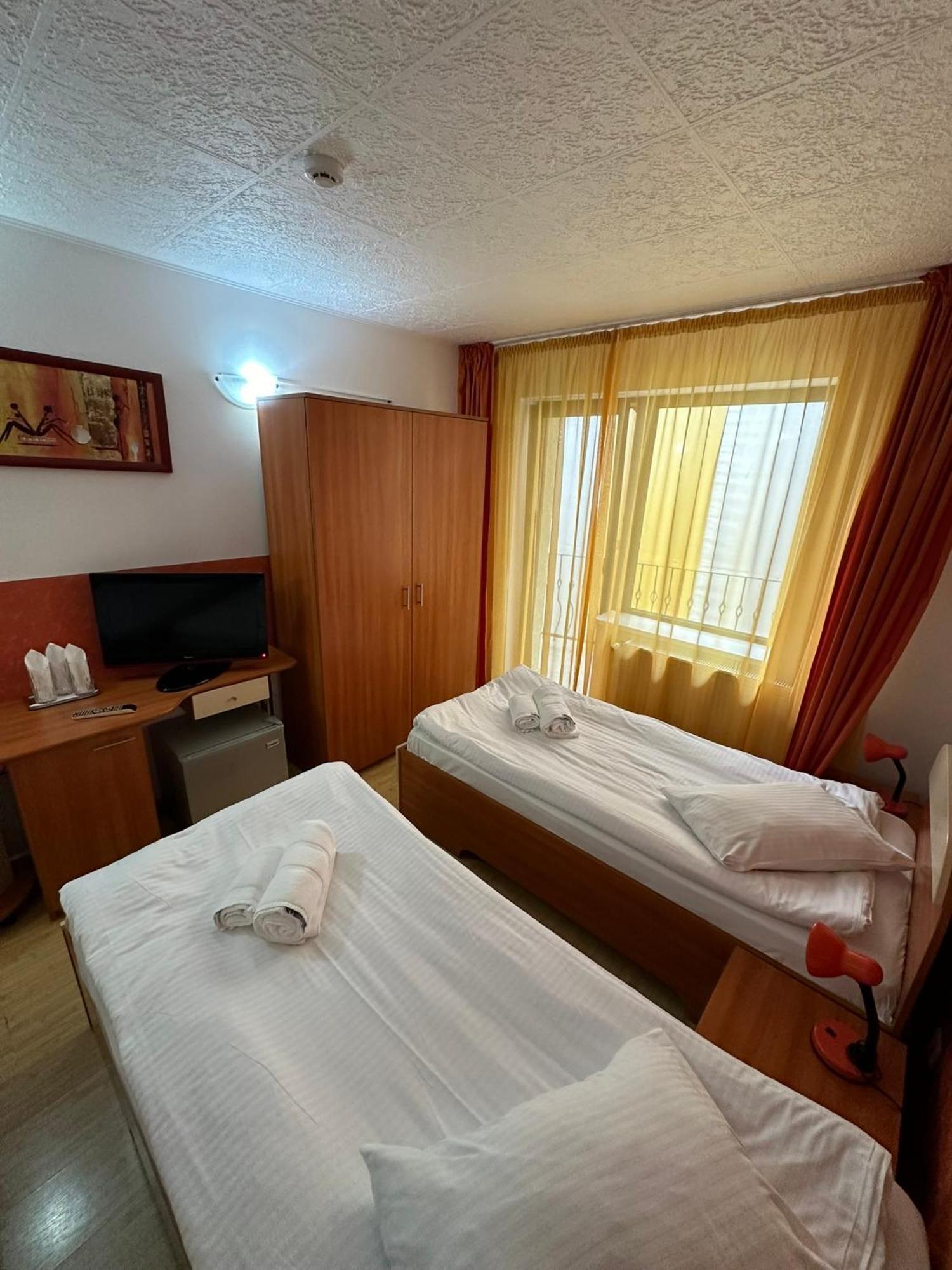 Restaurant Motel Dolorean Săcele Zewnętrze zdjęcie