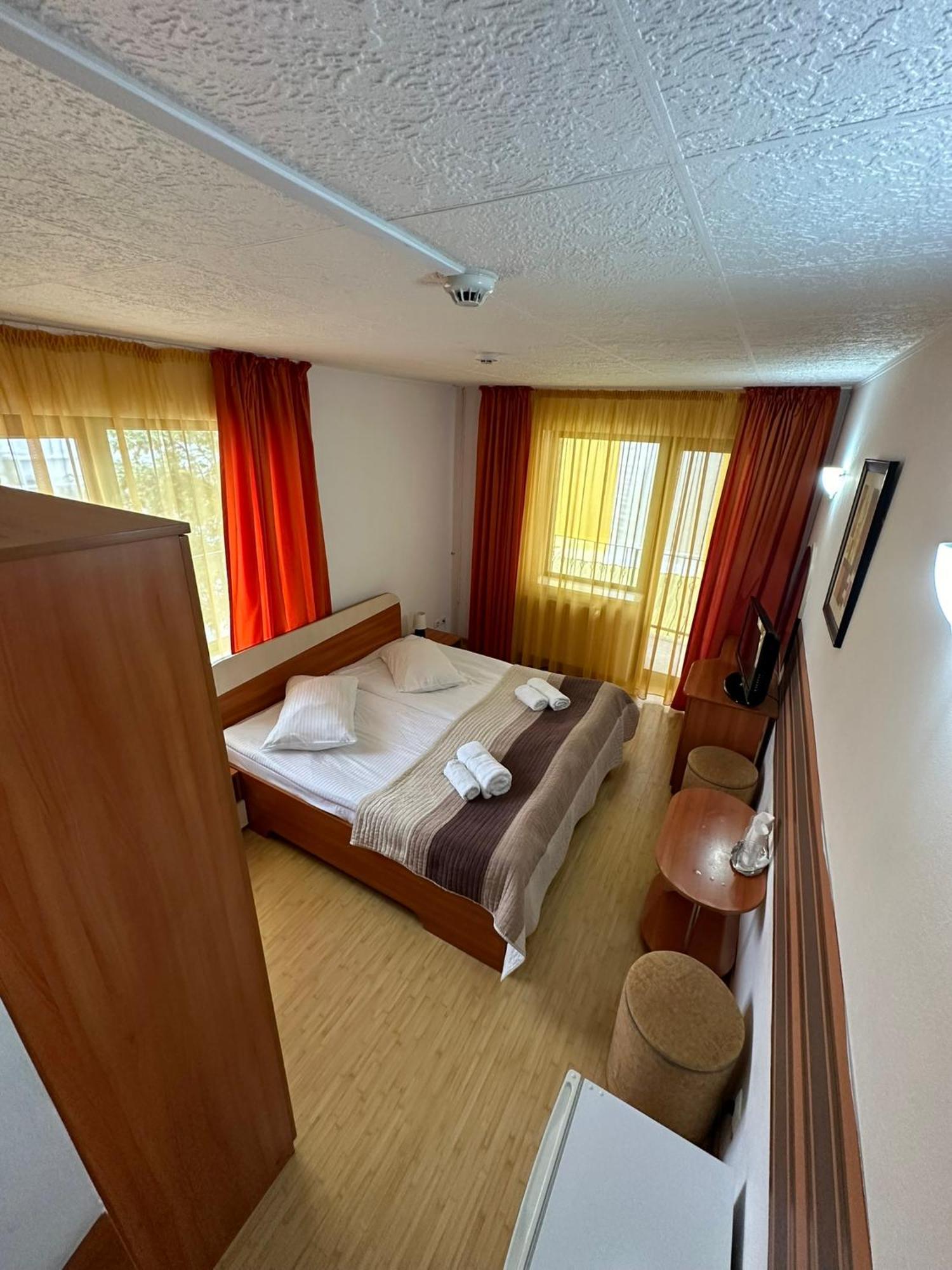 Restaurant Motel Dolorean Săcele Zewnętrze zdjęcie