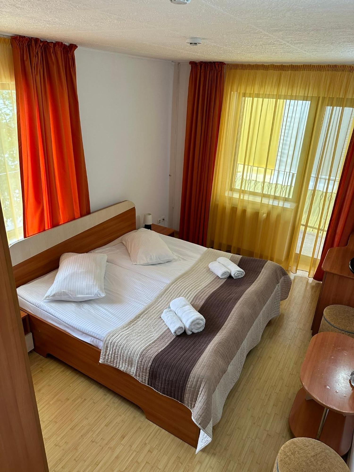 Restaurant Motel Dolorean Săcele Zewnętrze zdjęcie