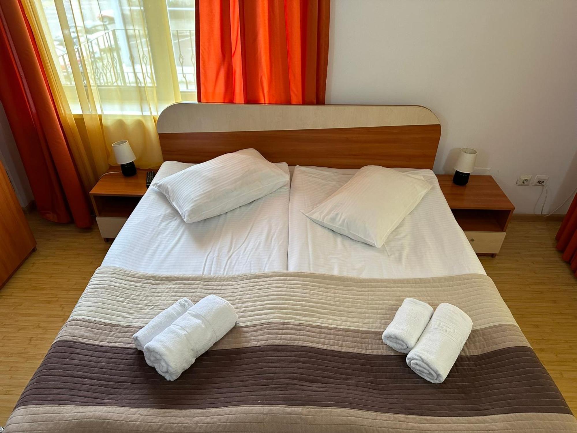 Restaurant Motel Dolorean Săcele Zewnętrze zdjęcie