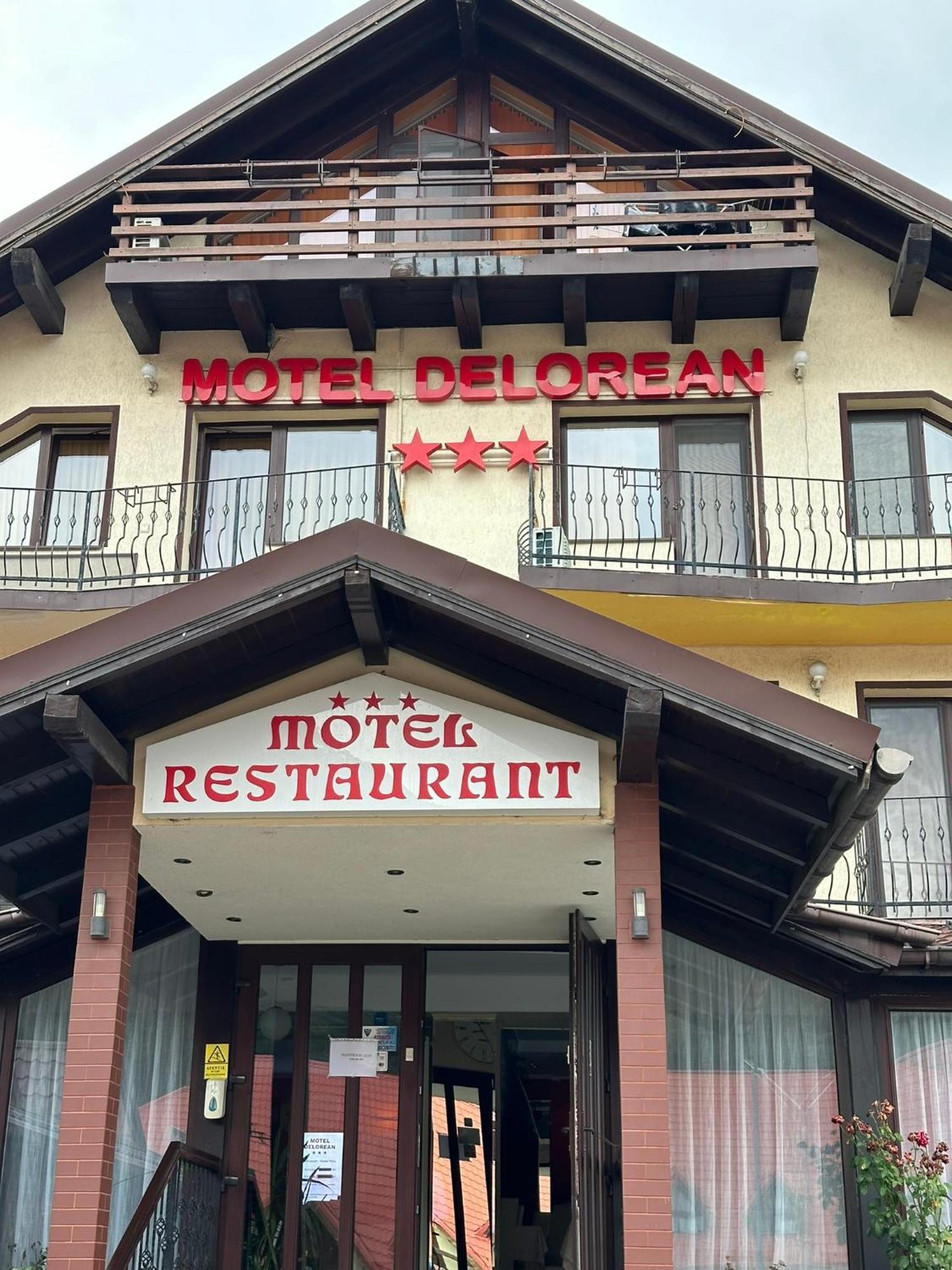 Restaurant Motel Dolorean Săcele Zewnętrze zdjęcie